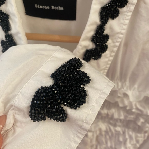 Simone Rocha crisp white cotton ruffled shirt with embellished collar and cuffs - Picture 3 of 4